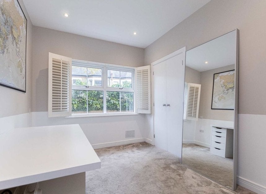 Flat Acton Lane in Greater London