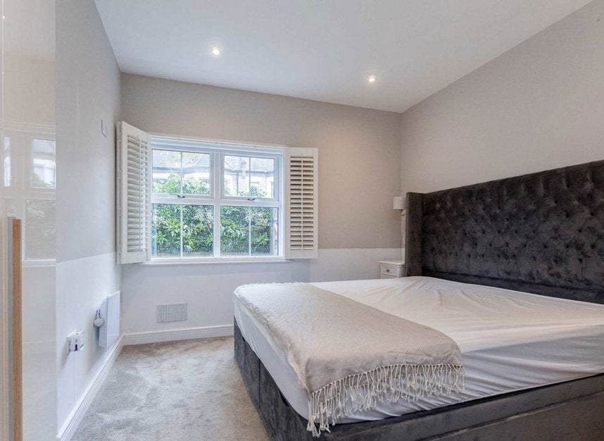 Flat Acton Lane in Greater London