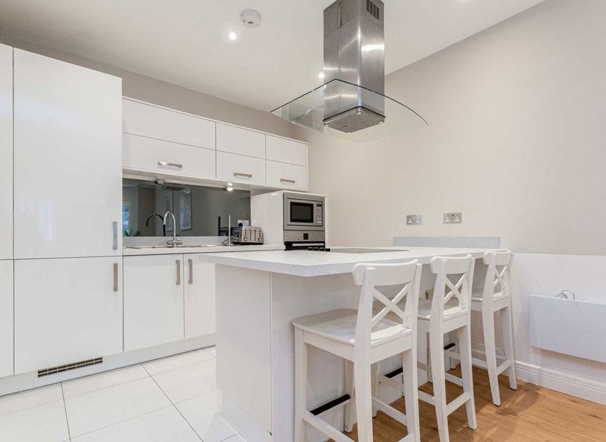 Flat Acton Lane in Greater London