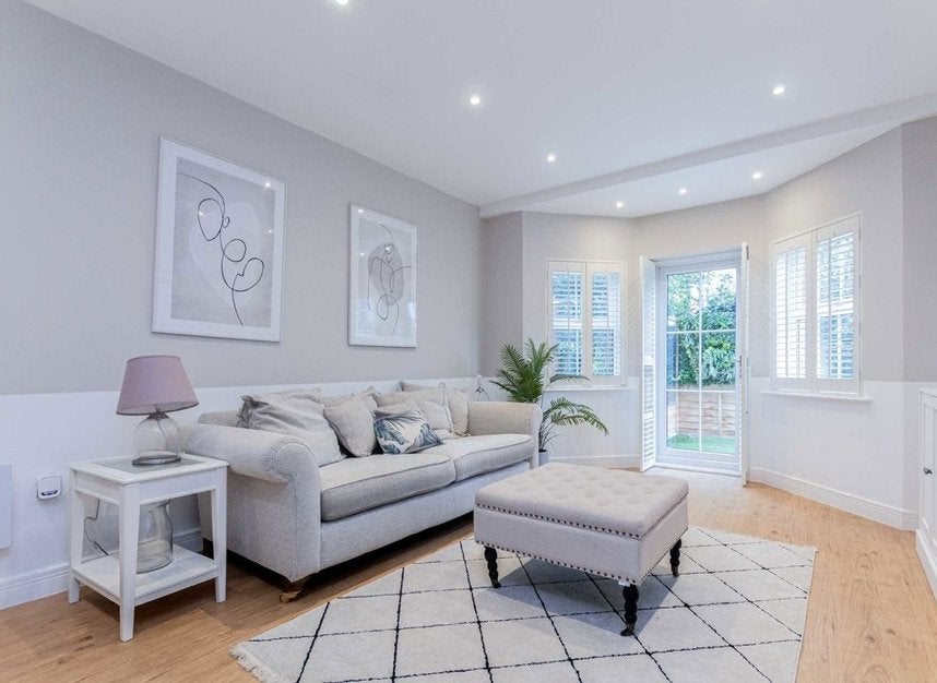 Flat Acton Lane in Greater London