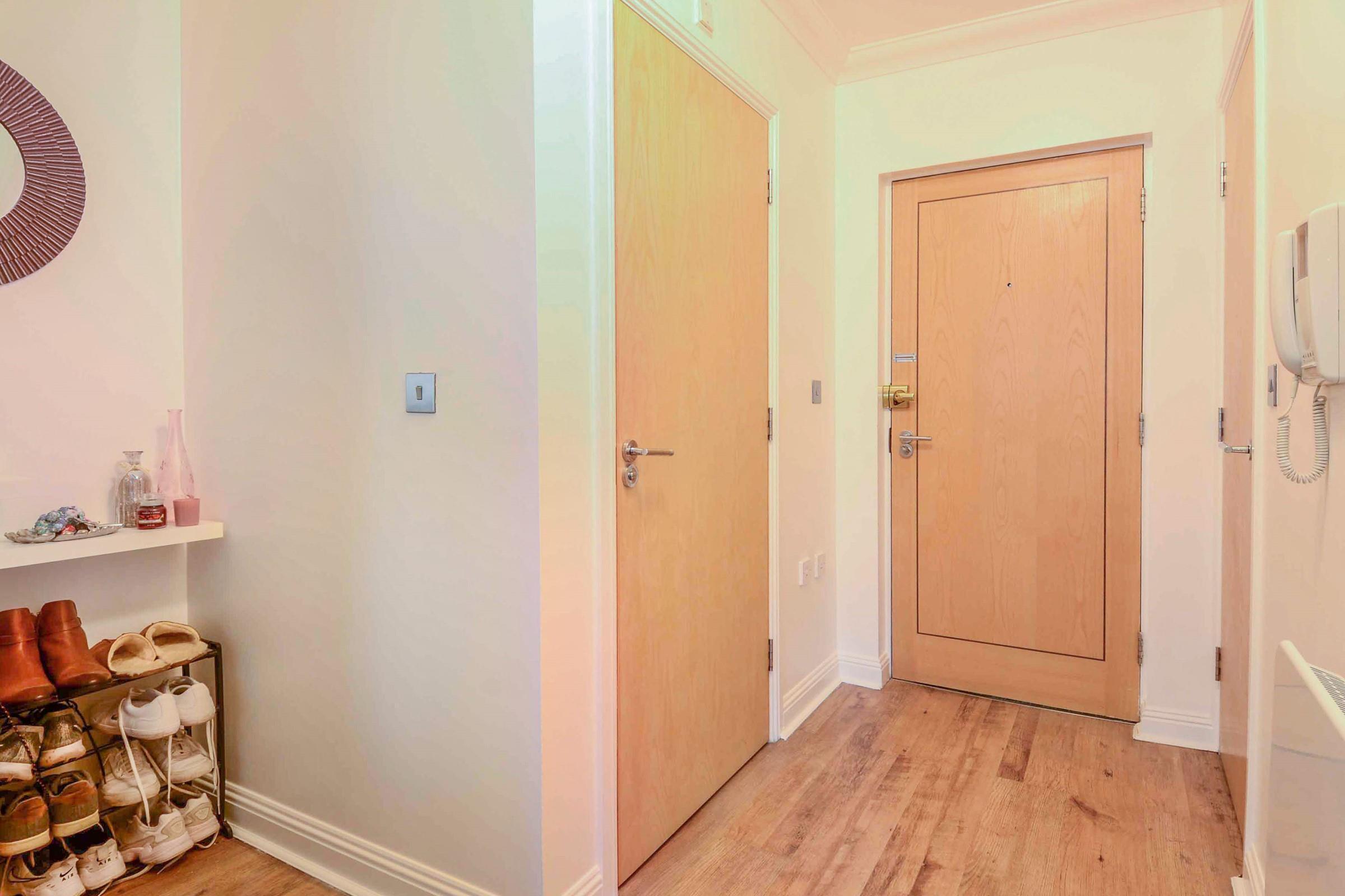 Flat The Gateway in Watford