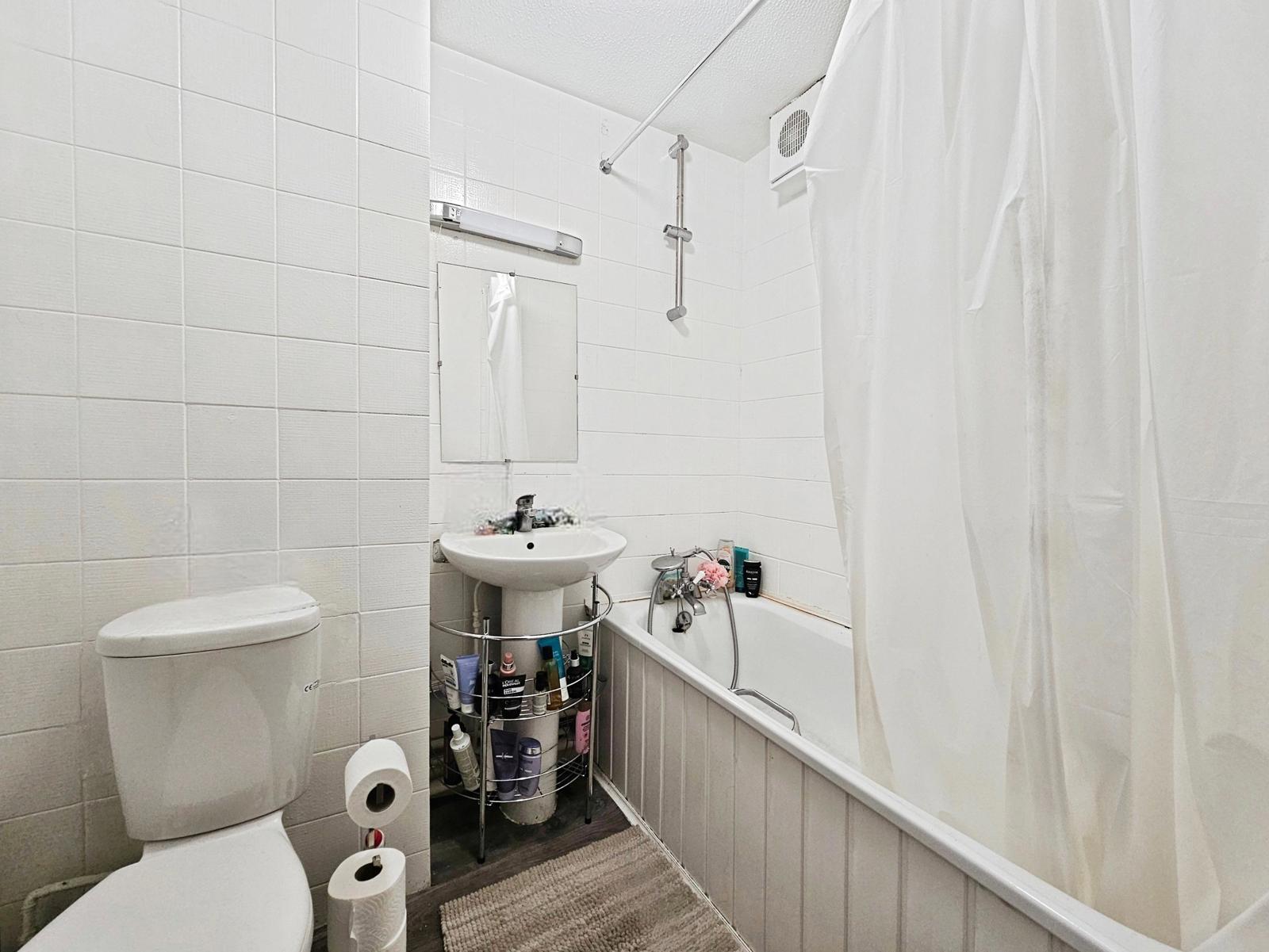 Flat The Oaks in Borough of Spelthorne