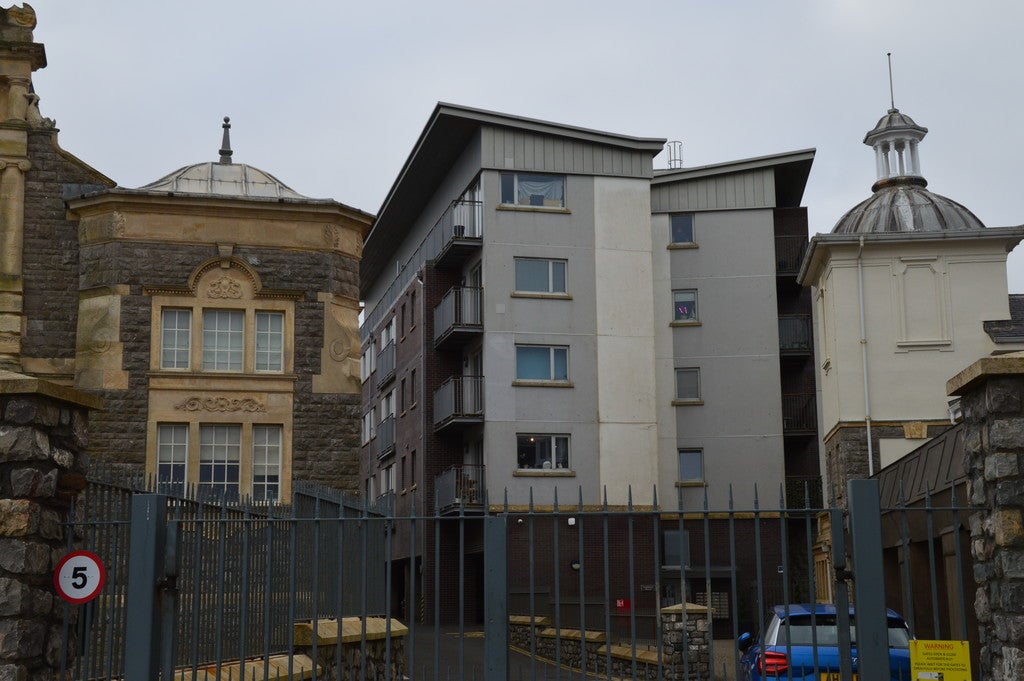 Flat Knightstone Causeway in Weston-Super-Mare
