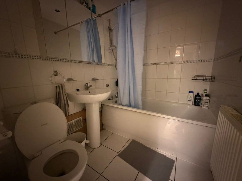 Room Clearbrook Way in Greater London