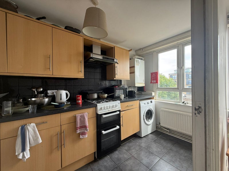 Room Clearbrook Way in Greater London