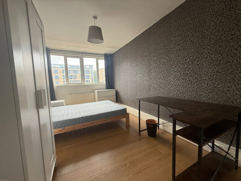 Room Clearbrook Way in Greater London