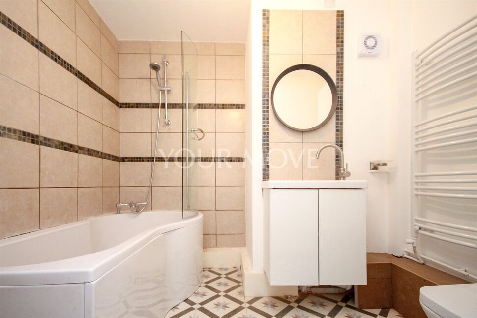 Flat South Street in Greater London