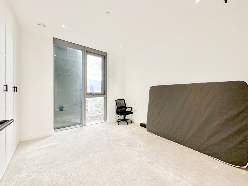 Flat Dingley Road in Greater London