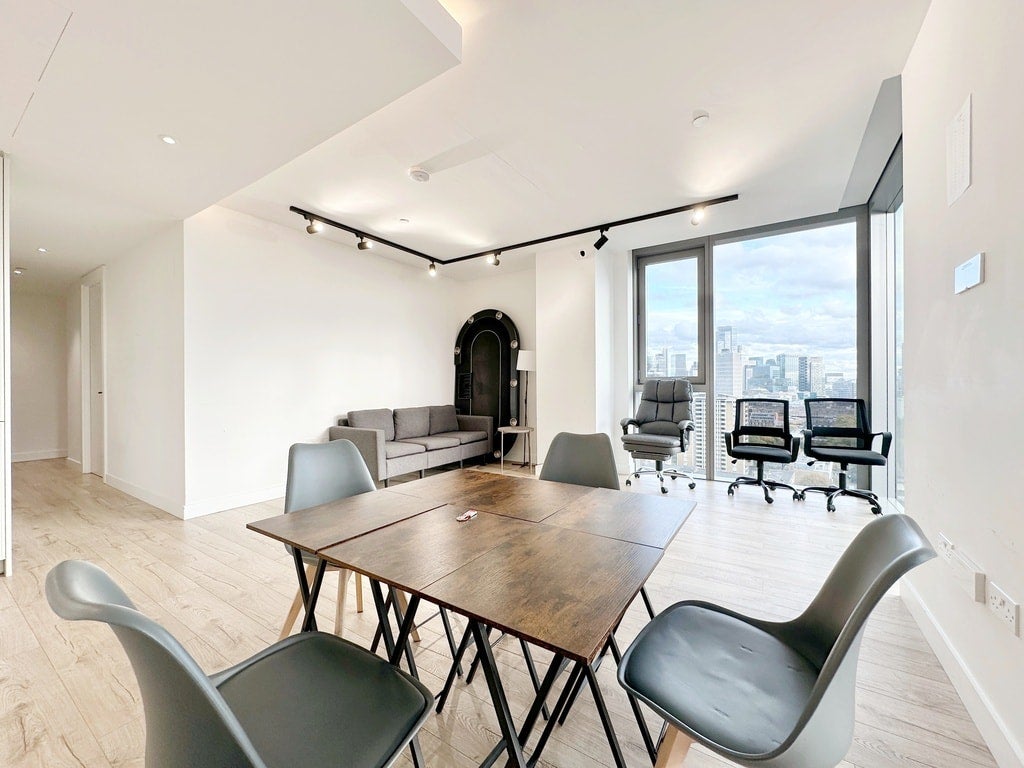 Flat Dingley Road in Greater London