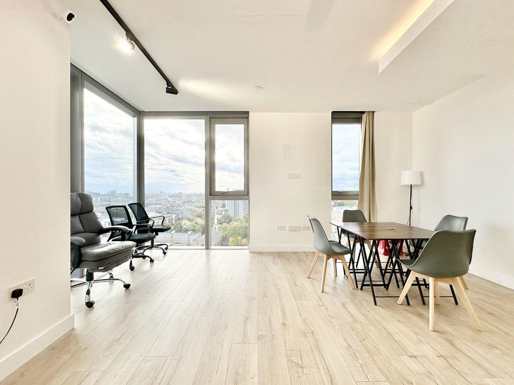 Flat Dingley Road in Greater London