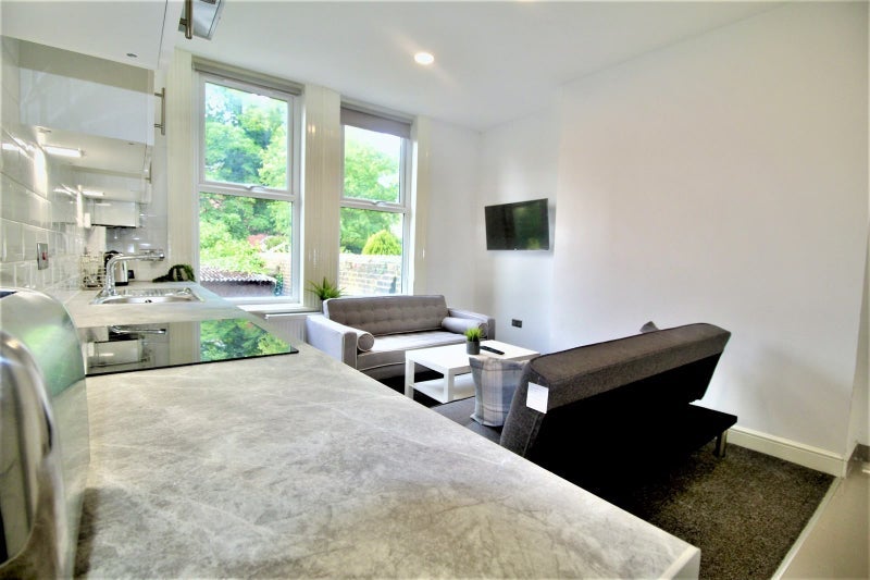 Room Kelso Road in Leeds