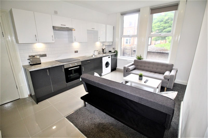 Room Kelso Road in Leeds
