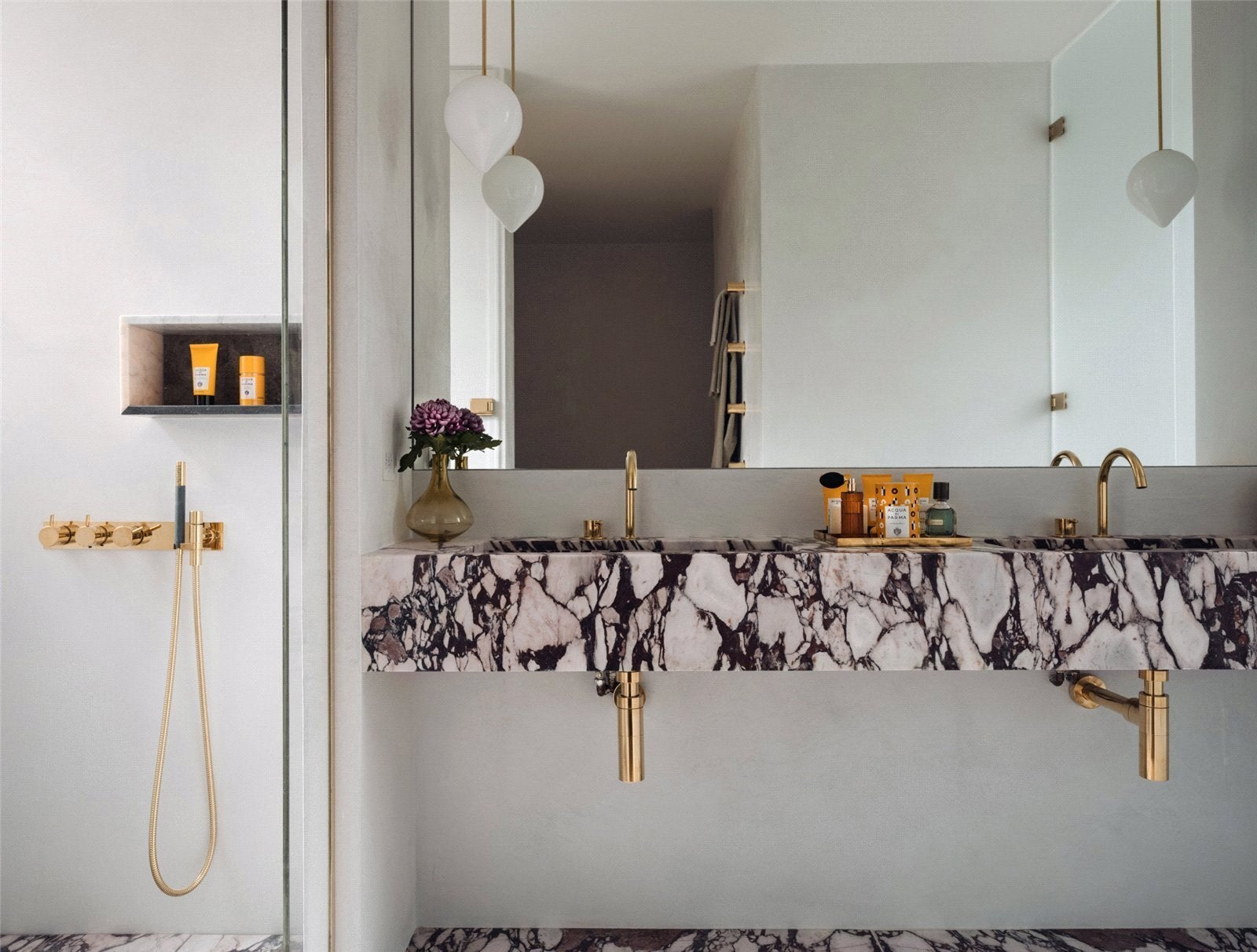 Flat Maresfield Gardens in Greater London