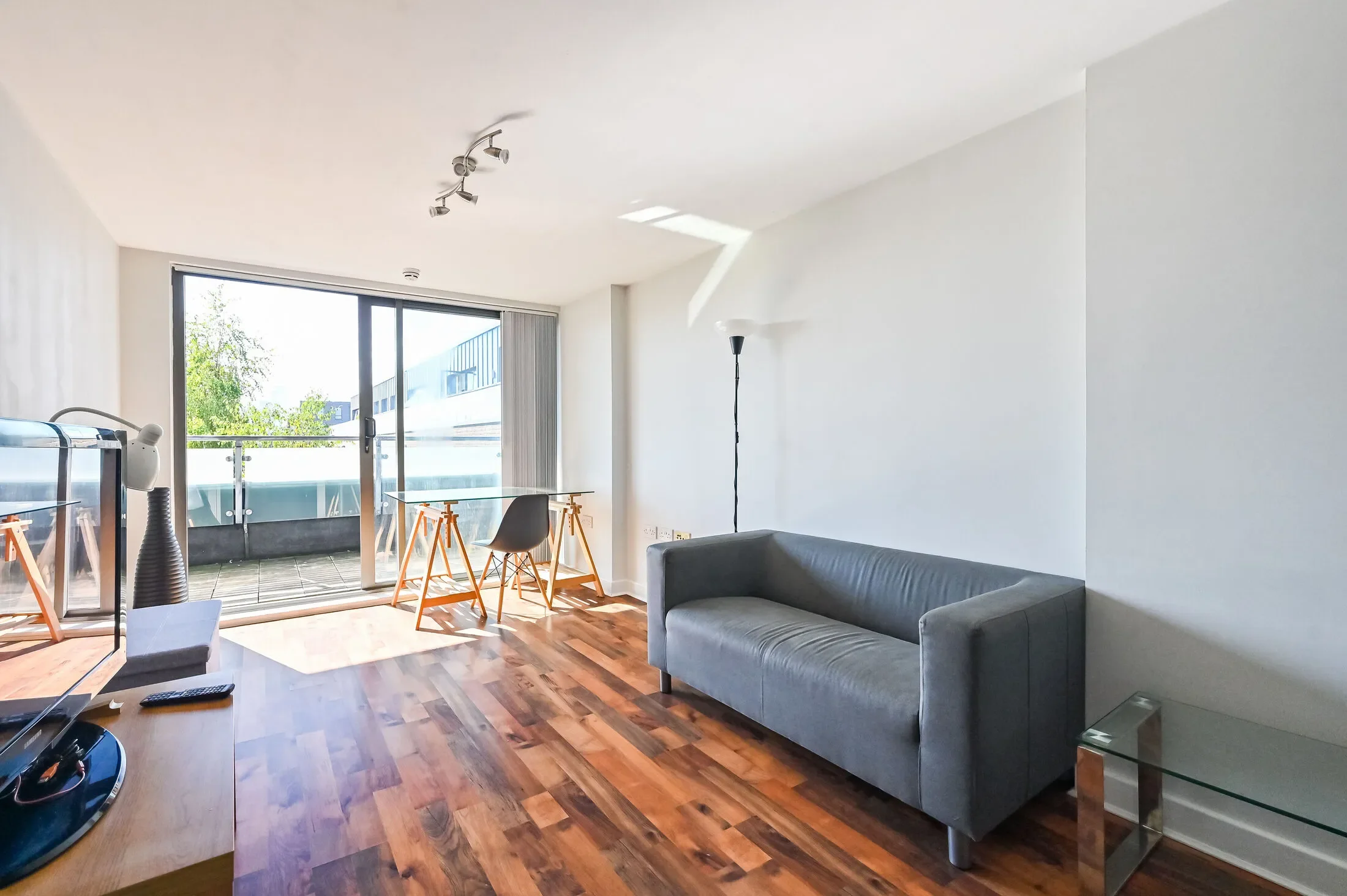 Flat Downham Road in Greater London