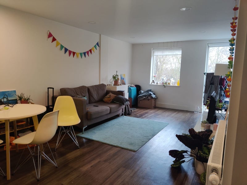 Room Market Road in Greater London