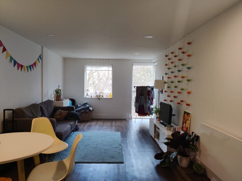Room Market Road in Greater London