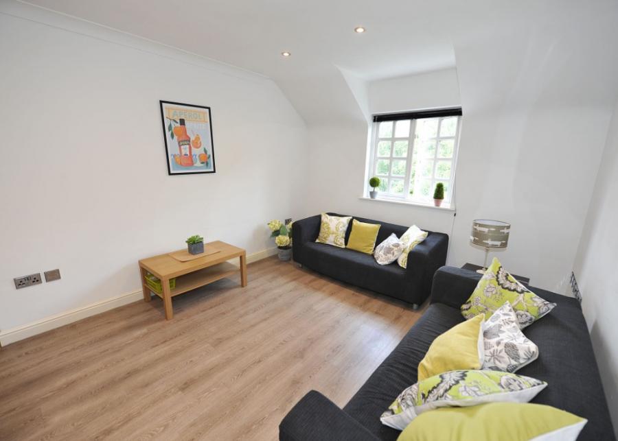Flat Hadfield Close in Manchester