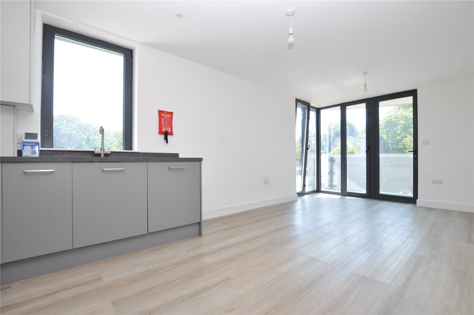 Flat Farnborough Road in Rushmoor