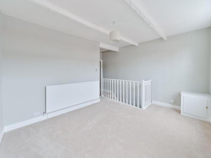 Flat Cheltenham Road in Greater London