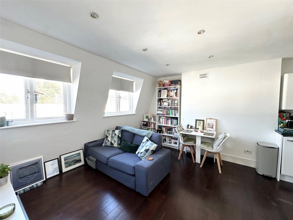 Flat Sinclair Road in Greater London