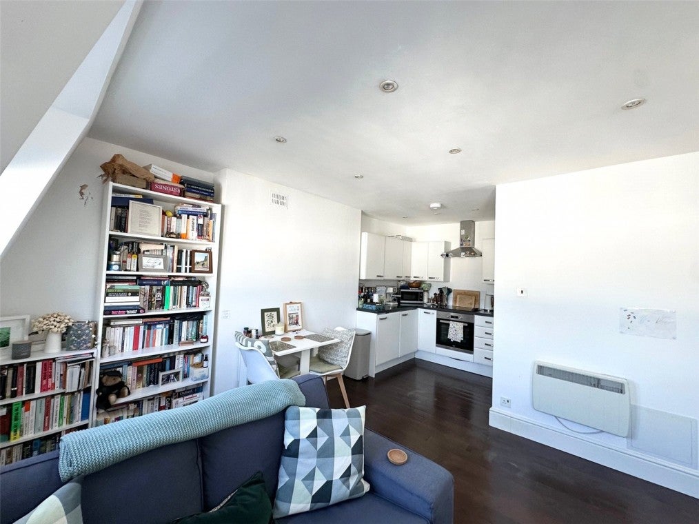 Flat Sinclair Road in Greater London
