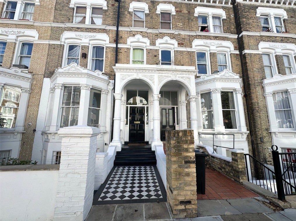 Flat Sinclair Road in Greater London