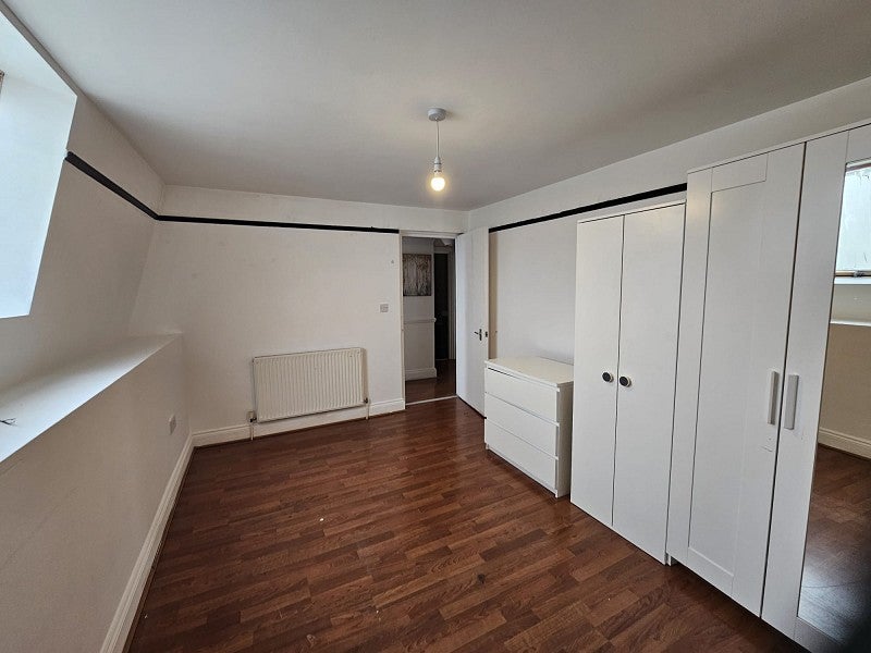 Flat Beulah Road in Greater London