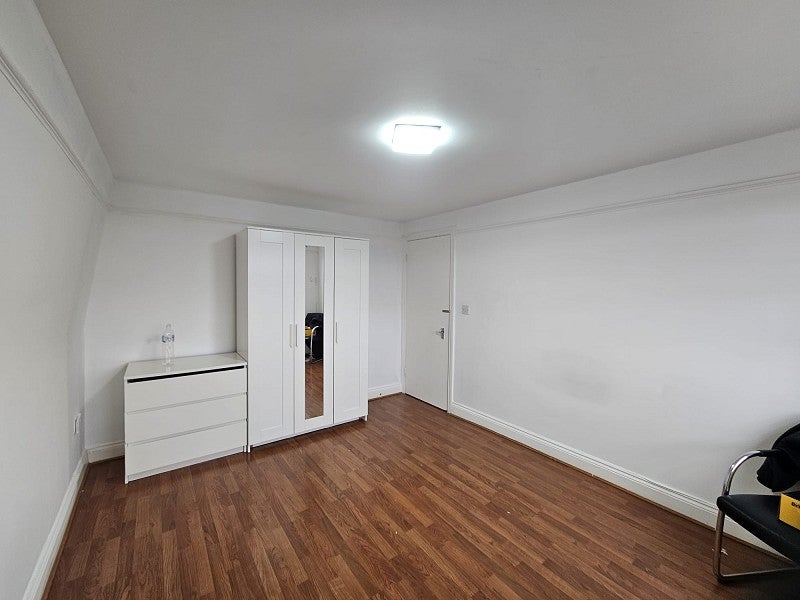 Flat Beulah Road in Greater London
