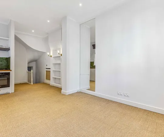 Flat Upper Cheyne Row in Greater London