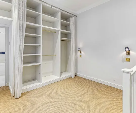 Flat Upper Cheyne Row in Greater London