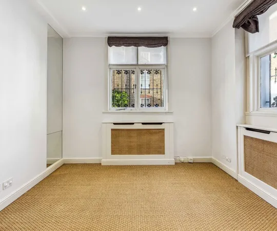 Flat Upper Cheyne Row in Greater London