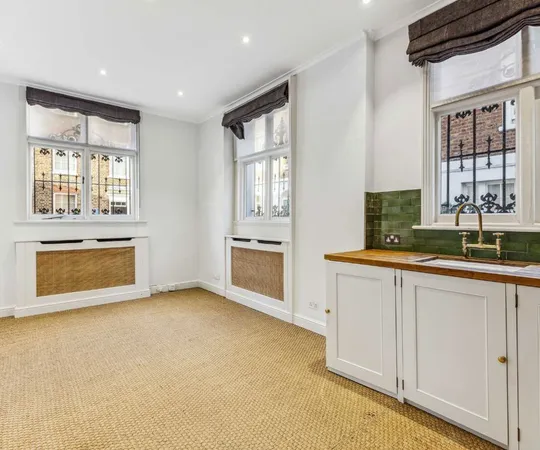 Flat Upper Cheyne Row in Greater London