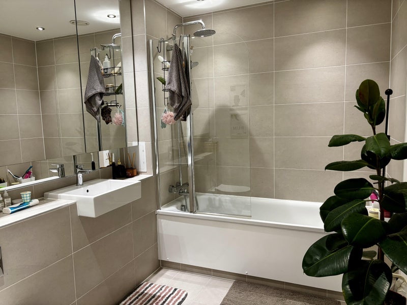 Room Wallis Walk in Greater London