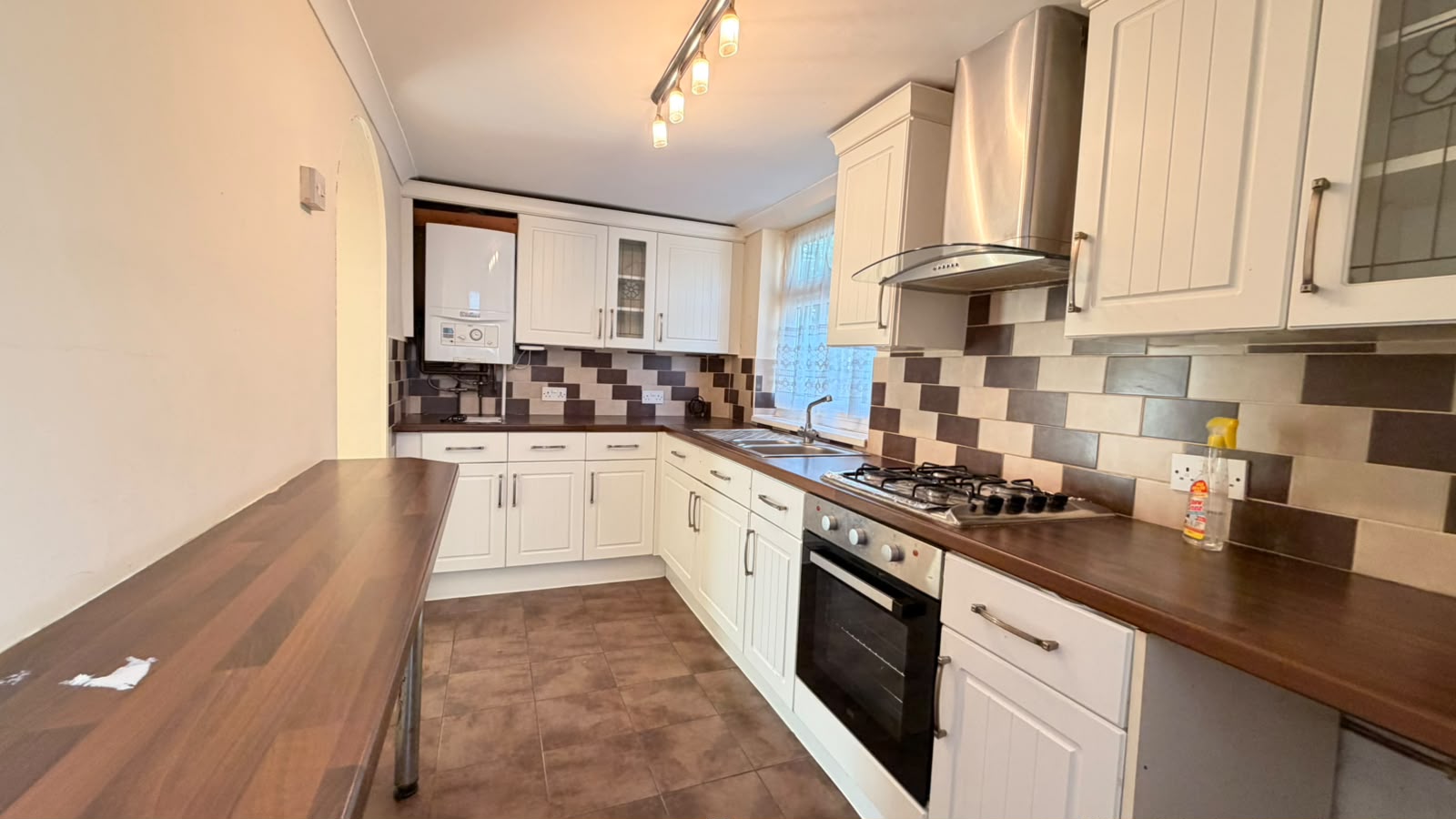 House Kinfauns Avenue in Greater London