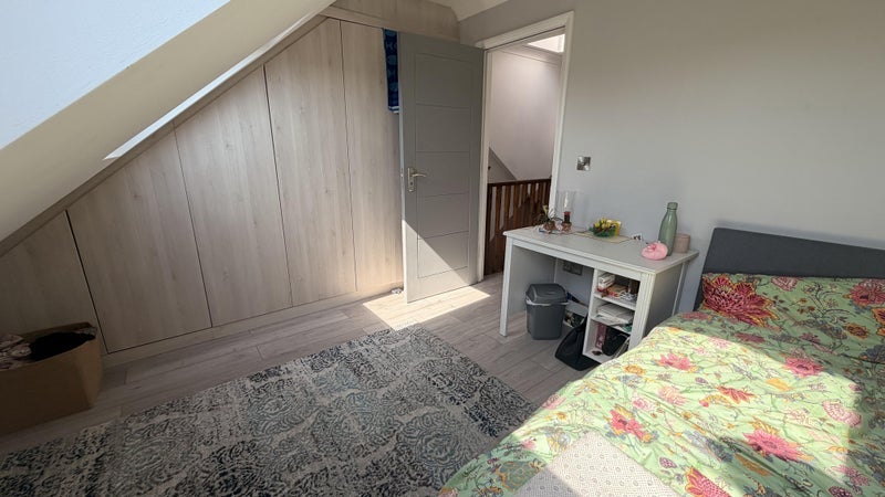 Room Ernald Avenue in Greater London