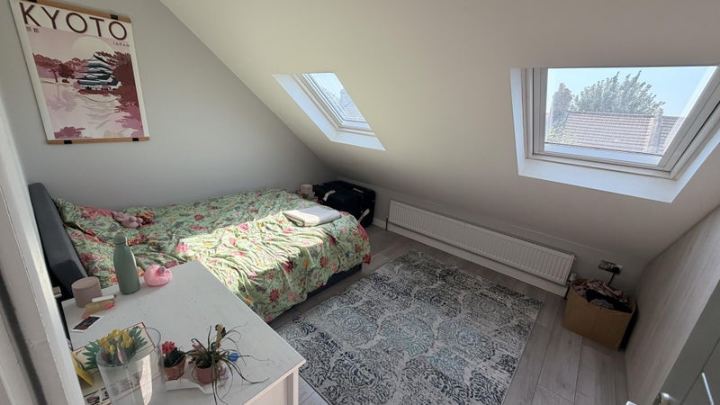 Room Ernald Avenue in Greater London