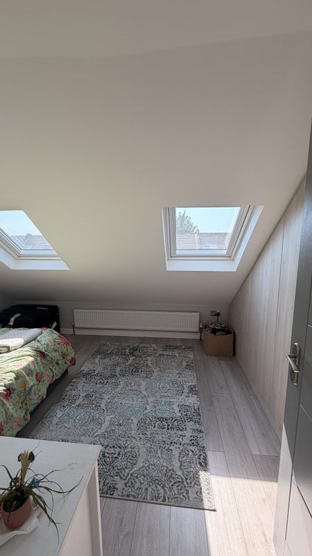 Room Ernald Avenue in Greater London