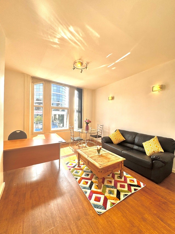 Flat Prescot Street in Liverpool