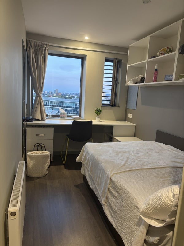 Room Gibbins Road in Greater London