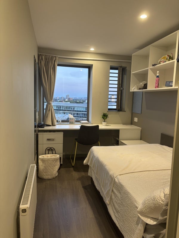 Room Gibbins Road in Greater London