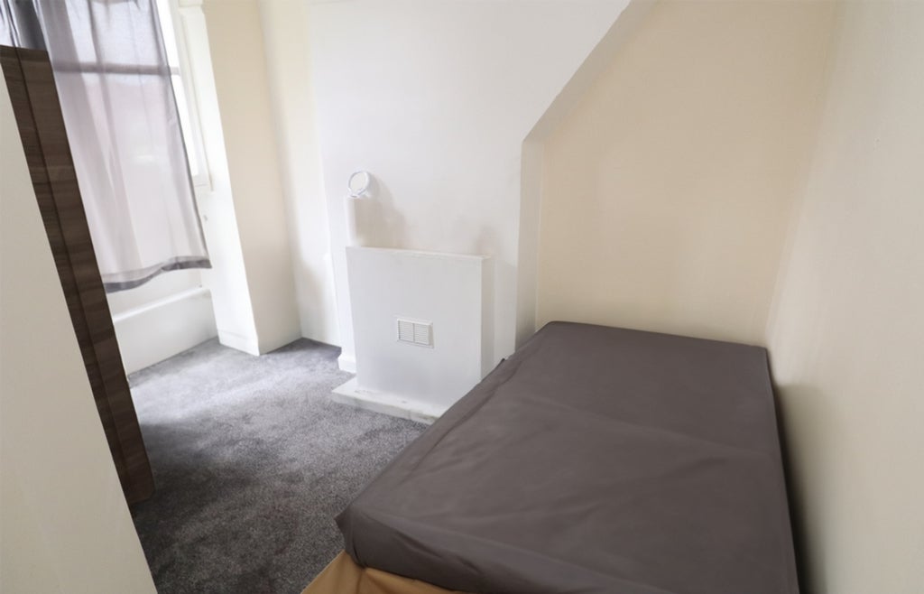 Room Globe Road in Greater London