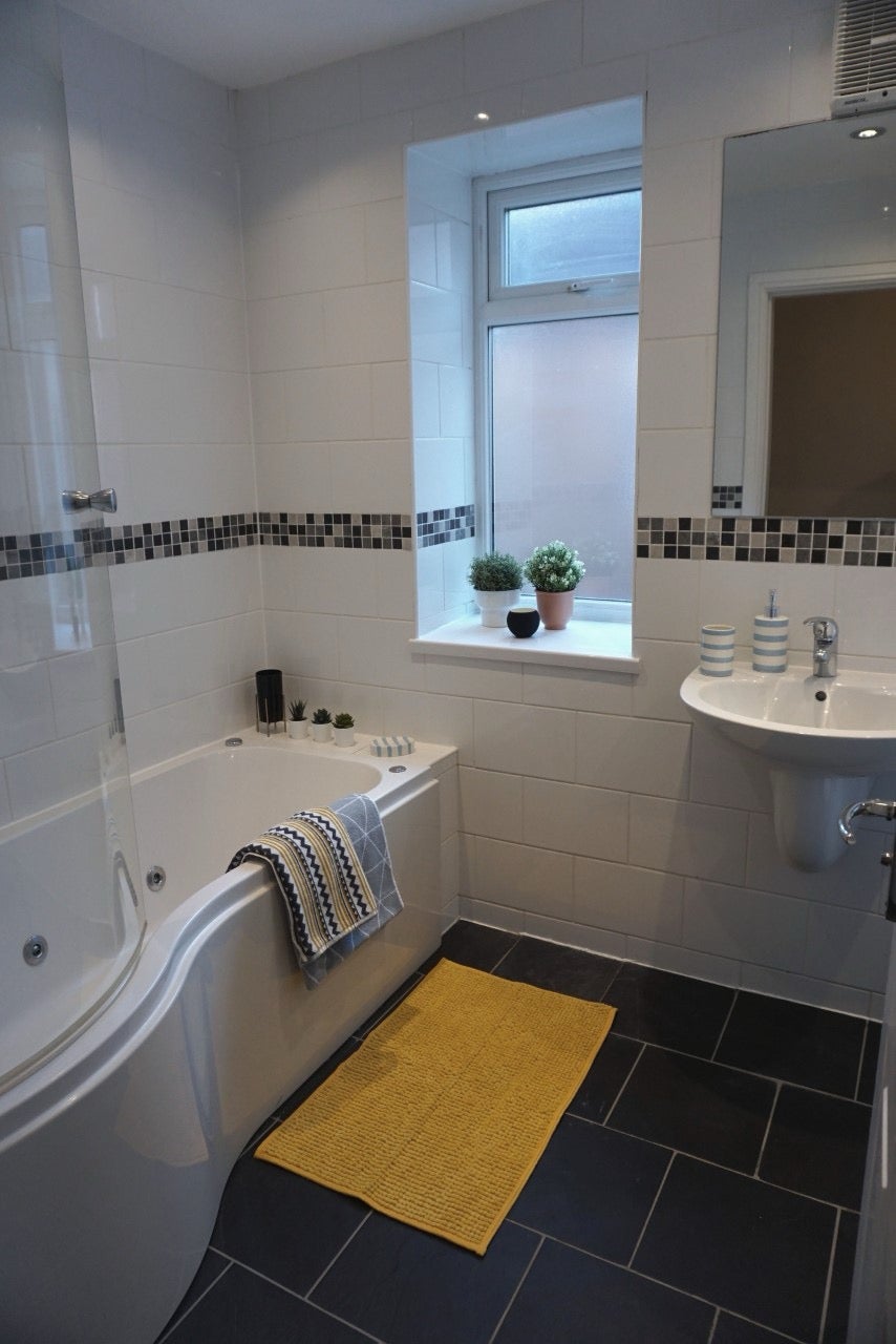 Flat Devonshire Place in Newcastle upon Tyne