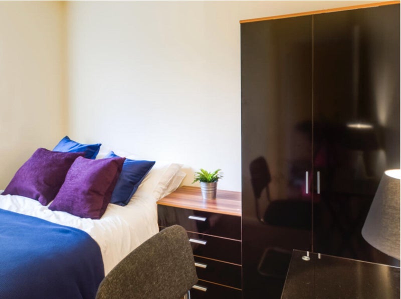 Room Gemini Road in Salford