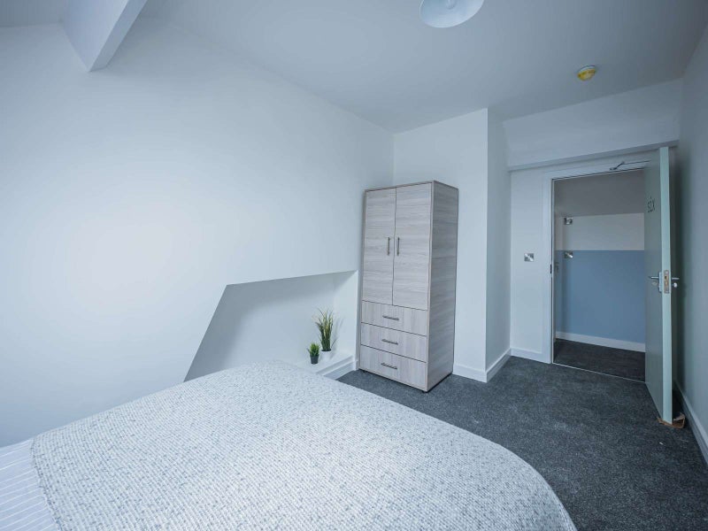 Room Dodworth Road in Barnsley