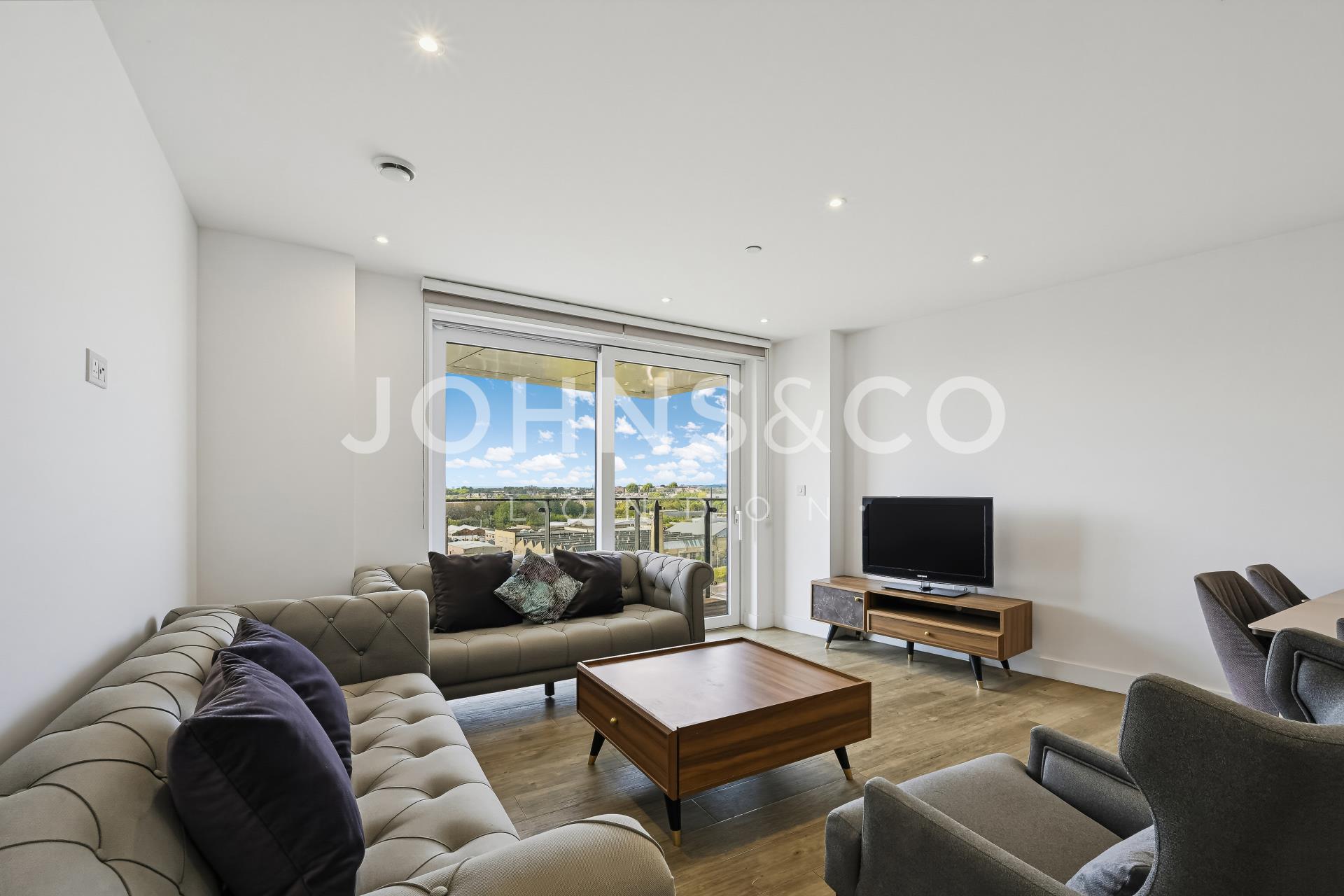 Flat Beck Square in Greater London