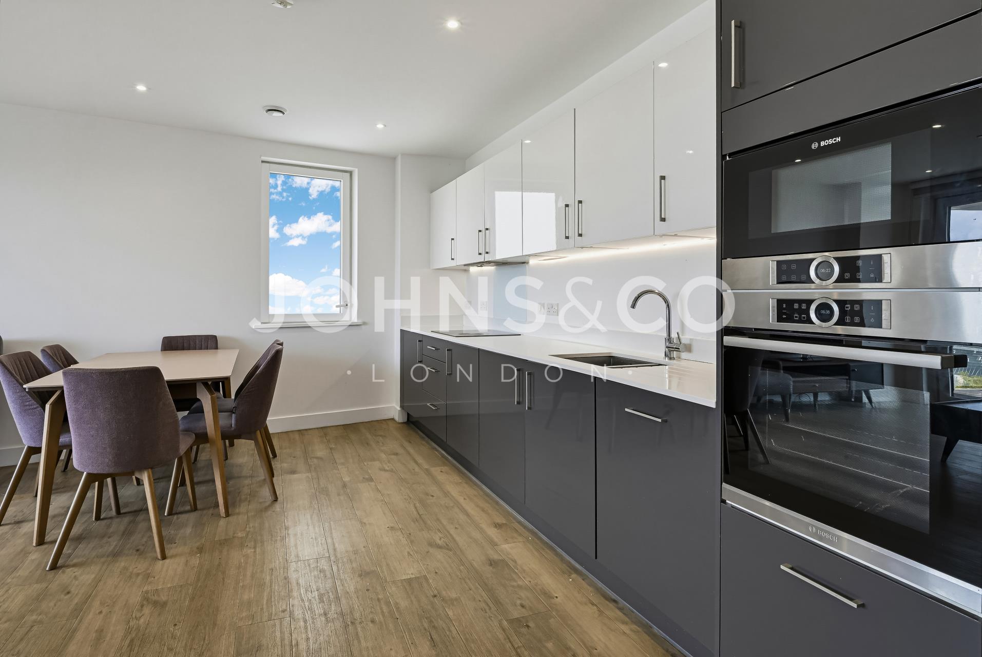 Flat Beck Square in Greater London