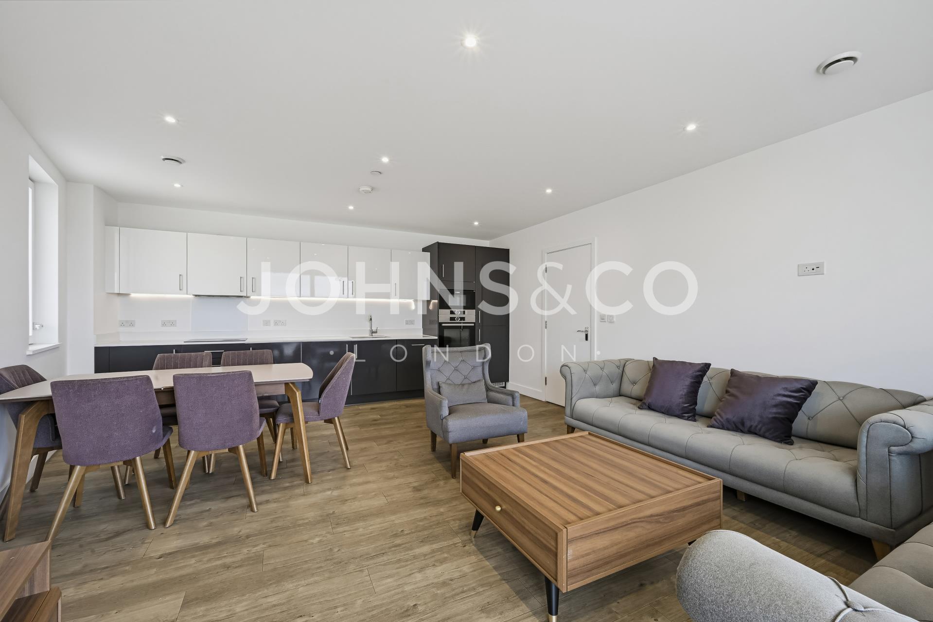 Flat Beck Square in Greater London