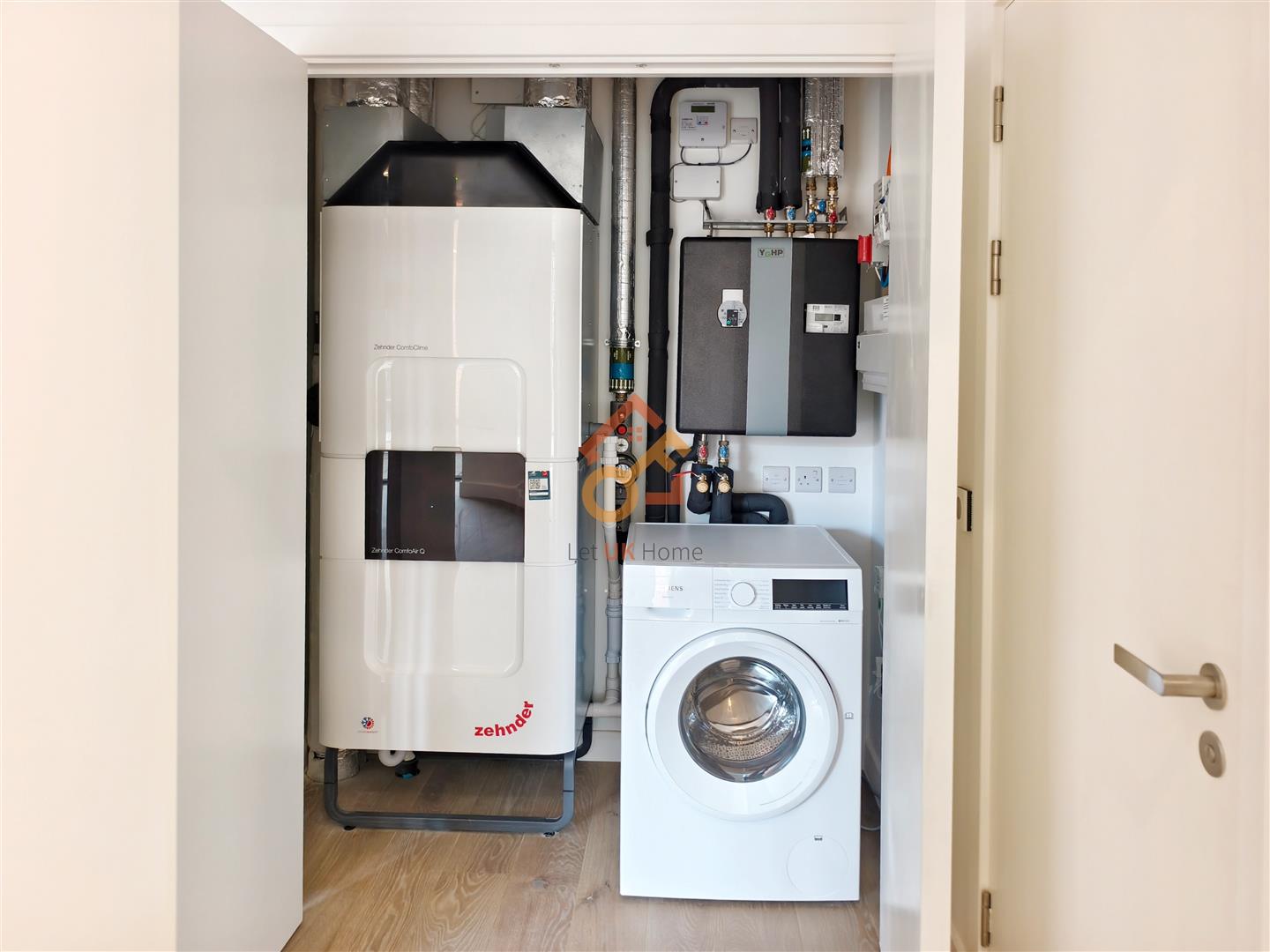 Flat Carnwath Road in Greater London