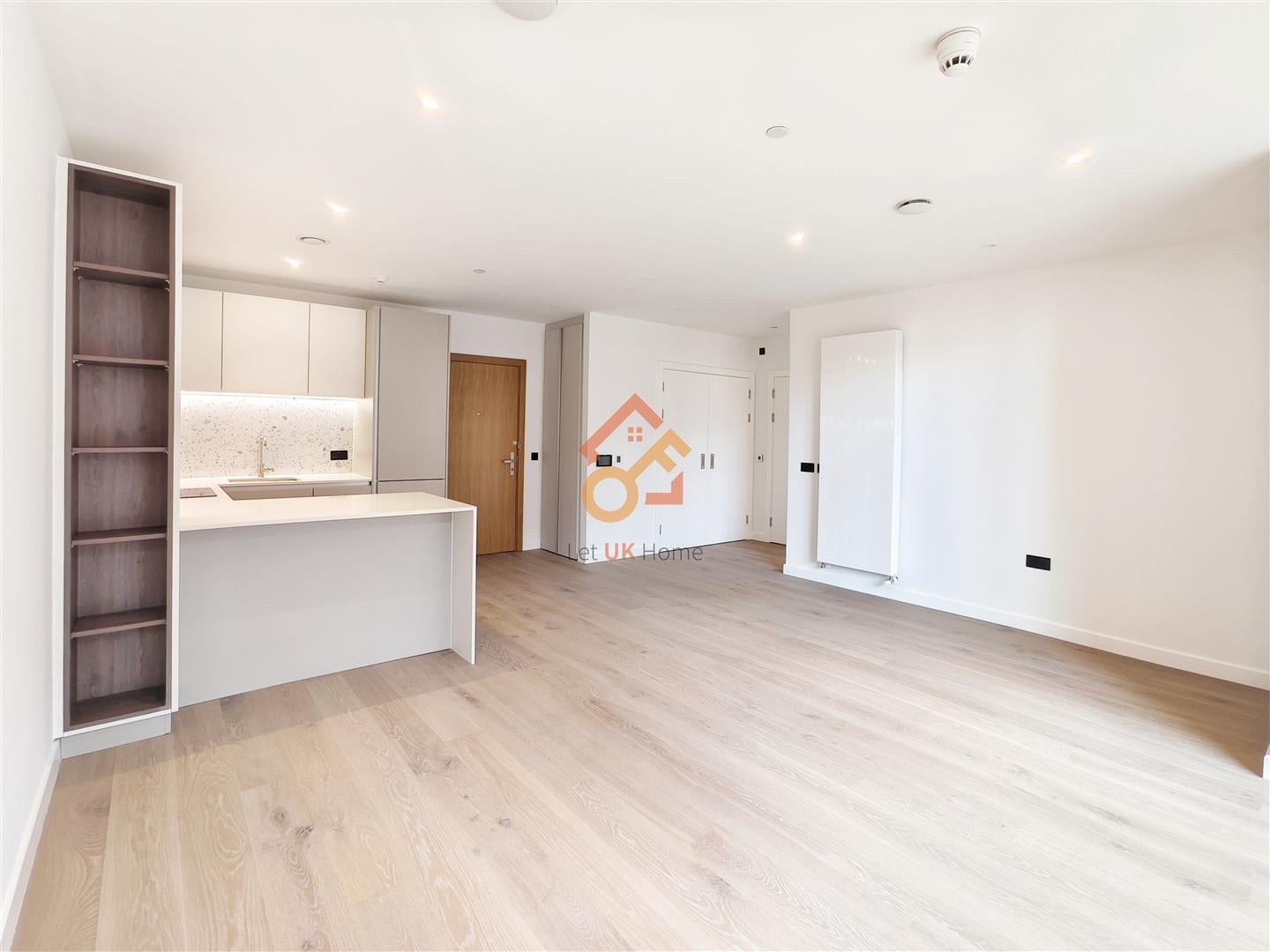 Flat Carnwath Road in Greater London