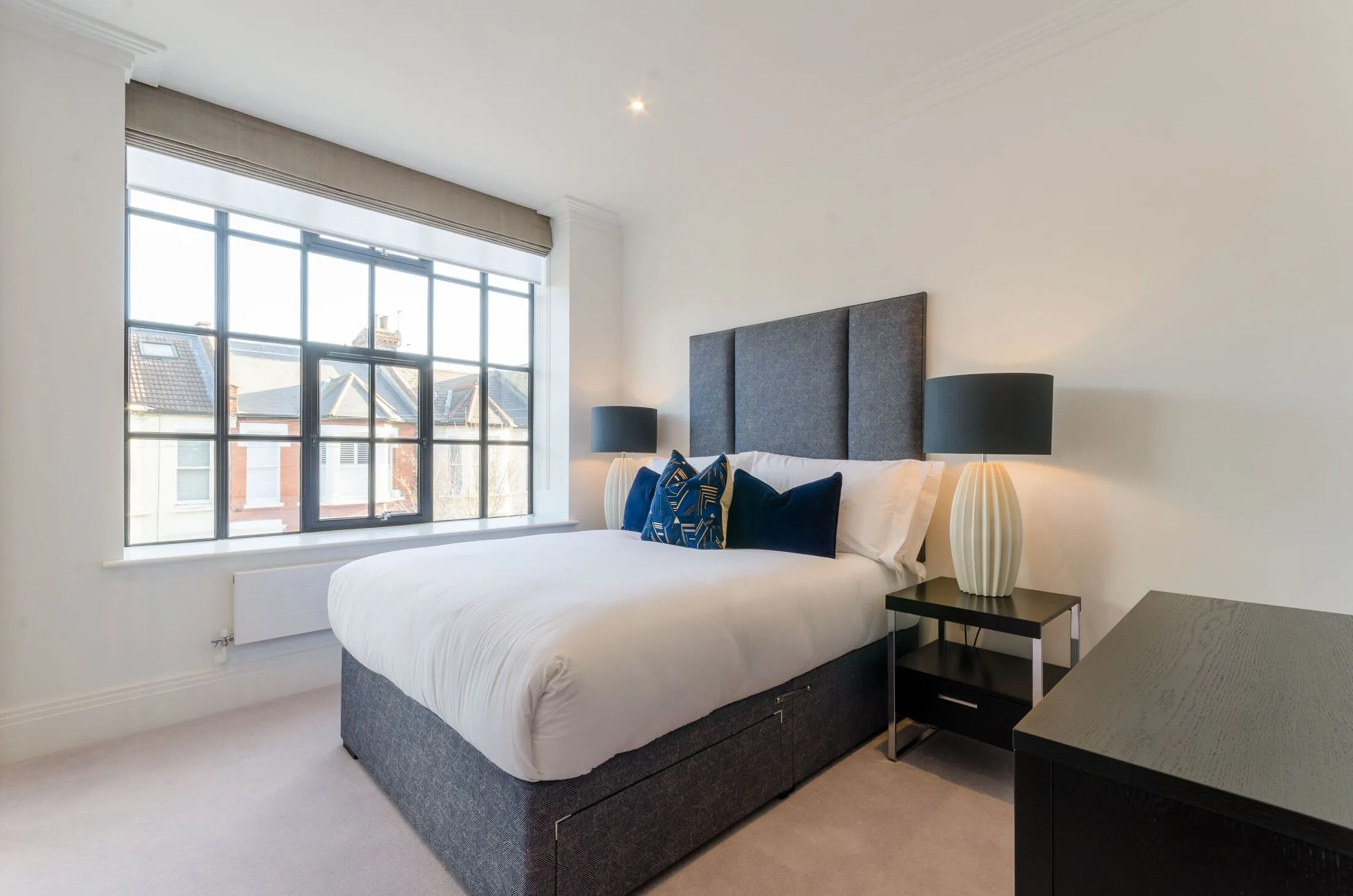 Flat Crabtree Lane in Greater London